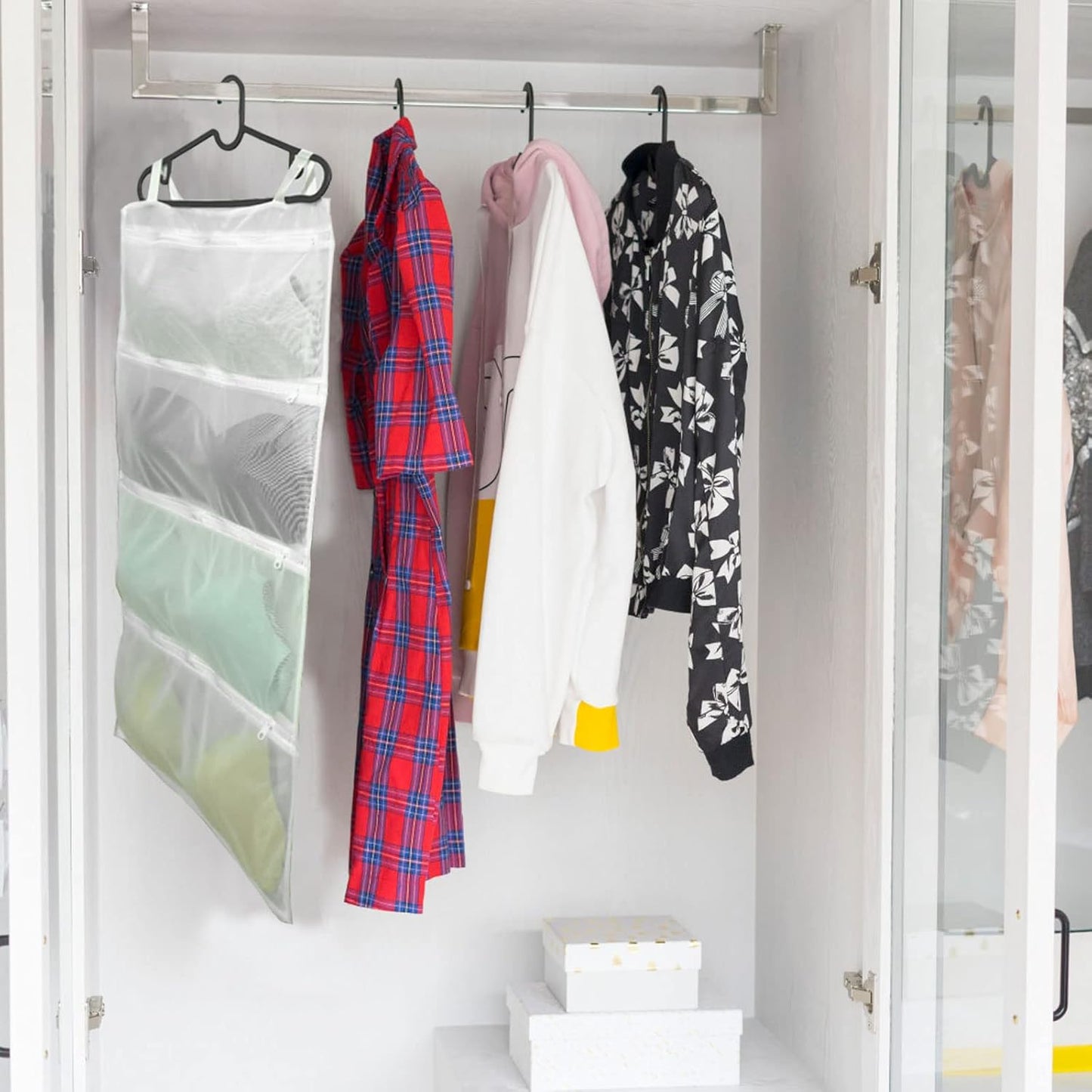 Bra laundry bags for washing machine, 1pc, Holds 4 A-D cups sizes, Cleans, Drys, Storage and Dust-proof 4-in-1, Cleans Better Than a Single Laundry Bag