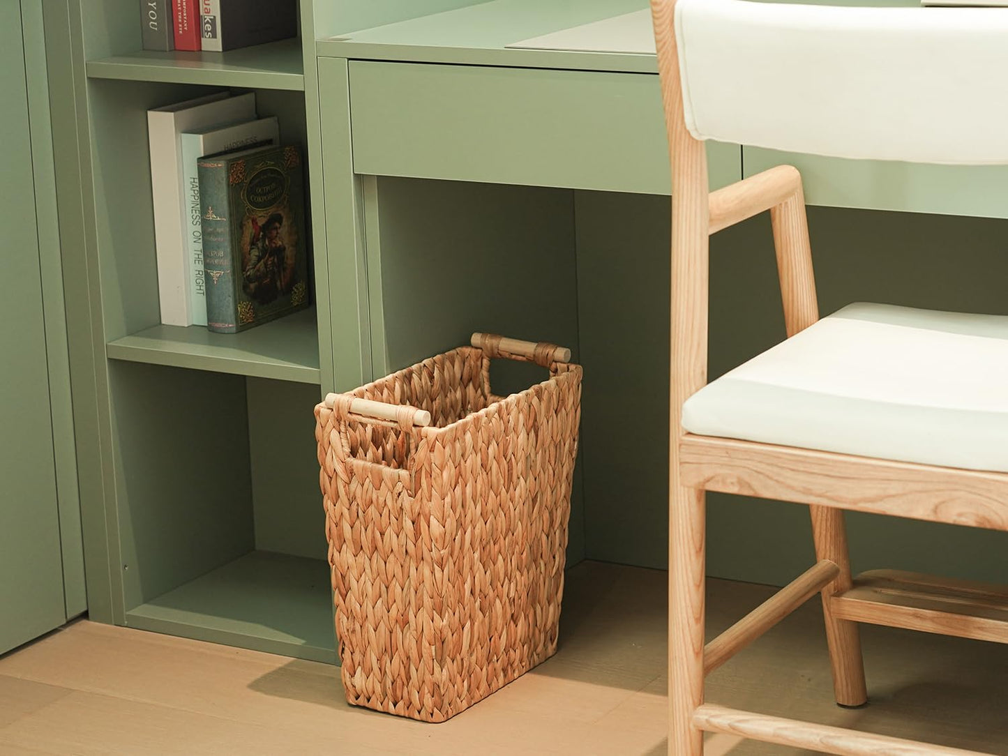 6 Gallon Wicker Trash Can with Wooden Handle,Wicker Waste Basket for Bathroom,Bedroom,Large Narrow Water Hyacinth Trash Basket,Rattan Boho Decor Farmhouse Bathroom Trash Can